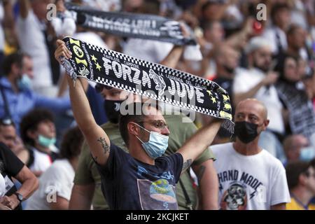 I fan della Juventus partecipano alla partita amichevole pre-stagione tra la Juventus e Atalanta BC allo stadio Allianz il 14 agosto 2021 a Torino. (Foto di Giuseppe Cottini/NurPhoto) Foto Stock