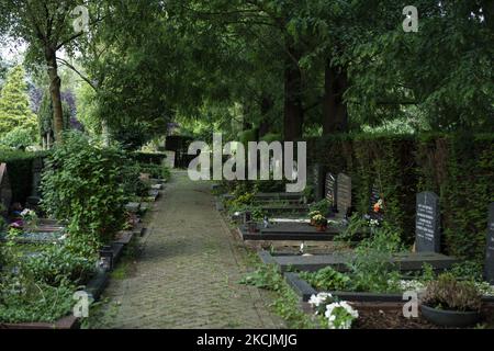 Vista del cimitero romano-cattolico di Buitenveldert ad Amsterdam, nei Paesi Bassi, il 14 agosto 2021. (Foto di Oscar Gonzalez/NurPhoto) Foto Stock