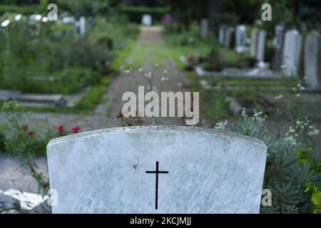 Vista del cimitero romano-cattolico di Buitenveldert ad Amsterdam, nei Paesi Bassi, il 14 agosto 2021. (Foto di Oscar Gonzalez/NurPhoto) Foto Stock