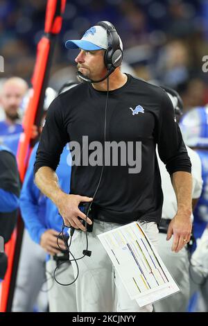 Sean McDermott, allenatore capo di Detroit Lions, guarda una partita durante la seconda metà di una partita di calcio preseason della NFL tra i Detroit Lions e i Buffalo Bills a Detroit, Michigan USA, venerdì 13 agosto 2021. (Foto di Amy Lemus/NurPhoto) Foto Stock