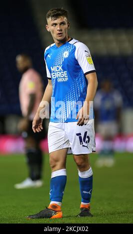 Harrison Burrows of Peterborough United durante la partita del campionato Sky Bet tra Peterborough United e Cardiff City al Weston Homes Stadium di Peterborough martedì 17th agosto 2021. (Foto di James Holyoak/MI News/NurPhoto) Foto Stock