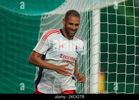 Islam Slimani di Olympique Lyonnais durante la partita amichevole pre-stagione Trofeo Cinco Violinos tra Sporting CP e Olympique Lyonnais a Estadio Jose Alvalade il 25 luglio 2021 a Lisbona, Portogallo.(Foto di Paulo Nascimento/NurPhoto) Foto Stock