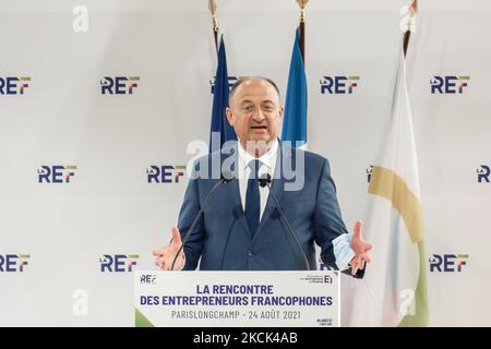 Il vice ministro vallone Willy Borsus parla durante il giorno di apertura dell'annuale incontro estivo del Medef "la Ref 2021" sul circuito di Longchamp a Parigi – 24 agosto 2021, Parigi (Foto di Daniel Pier/NurPhoto) Foto Stock