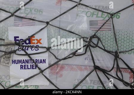 Un aereo atterrato all'aeroporto internazionale di Toluca, Stato del Messico, con una spedizione di un milione e 750 mila vaccini Moderna contro COVID-19, provenienti da Memphis, Tennessee, donati dal governo degli Stati Uniti in Messico per continuare con il piano nazionale di vaccinazione contro il virus SARS-COV-2 per ridurre i contagi, ricoveri e decessi dovuti alla pandemia. Il 24 agosto 2021 a Città del Messico. (Foto di Gerardo Vieyra/NurPhoto) Foto Stock