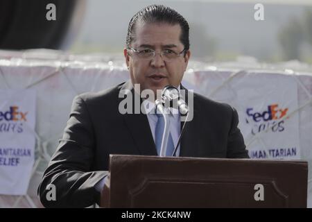 Jorge Torres, Vice Presidente delle operazioni FEDEX in Messico, durante lo sbarco di una spedizione di 1.750.000 moderni vaccini COVID-19 da Memphis, Tennessee, donati dal governo degli Stati Uniti in Messico per continuare il piano nazionale di vaccinazione contro il virus SARS-COV-2 per ridurre le infezioni, ricoveri e decessi dovuti alla pandemia. Il 24 agosto 2021 a Città del Messico. (Foto di Gerardo Vieyra/NurPhoto) Foto Stock