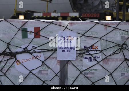 Un aereo atterrato all'aeroporto internazionale di Toluca, Stato del Messico, con una spedizione di un milione e 750 mila vaccini Moderna contro COVID-19, provenienti da Memphis, Tennessee, donati dal governo degli Stati Uniti in Messico per continuare con il piano nazionale di vaccinazione contro il virus SARS-COV-2 per ridurre i contagi, ricoveri e decessi dovuti alla pandemia. Il 24 agosto 2021 a Città del Messico. (Foto di Gerardo Vieyra/NurPhoto) Foto Stock