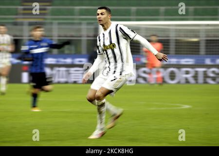 Il Manchester United ha confermato che Cristiano Ronaldo ha raggiunto un accordo per la firma del futuro portoghese Cristiano Ronaldo dalla Juventus, a Manchester, Inghilterra, il 27 agosto 2021. - FILE PHOTO: Cristiano Ronaldo della Juventus in azione durante la semifinale della Coppa Italia tra FC Internazionale e Juventus allo Stadio Giuseppe Meazza il 02 febbraio 2021 a Milano. Gli stadi sportivi in tutta Italia restano soggetti a rigorose restrizioni a causa del Coronavirus Pandemic, in quanto le leggi governative di allontanamento sociale vietano ai fan all'interno dei locali, con la conseguenza che i giochi vengono giocati dietro la chiusura d Foto Stock