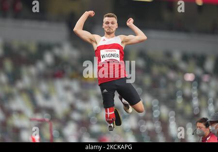 28 agosto 2021: Daniel Wagner dalla Danimarca durante il salto lungo durante l'atletica alle Paralimpiadi di Tokyo, Stadio Olimpico di Tokyo, Tokyo, Giappone. Kim Price/CSM (Foto di Ulrik Pedersen/NurPhoto) Foto Stock