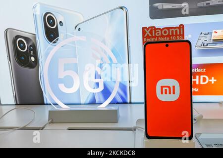 Lo smartphone Xiaomi viene fotografato in un negozio a Cracovia, in Polonia, il 26 agosto 2021. (Foto di Beata Zawrzel/NurPhoto) Foto Stock