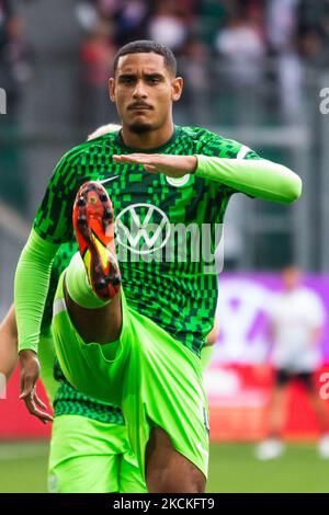 Maxence Lacroix di VfL Wolfsburg Warm up prima della partita della Bundesliga tra VfL Wolfsburg e RB Leipzig alla Volkswagen Arena il 29 agosto 2021 a Wolfsburg, Germania. (Foto di Peter Niedung/NurPhoto) Foto Stock