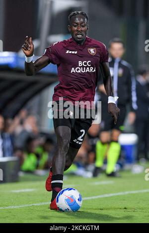 Mamadou Coulibaly, durante la Serie Una partita tra US Salernitana 1919 e COME Roma allo Stadio Arechi di Salerno, Italia il 29 agosto 2021. (Foto di Giuseppe Maffia/NurPhoto) Foto Stock
