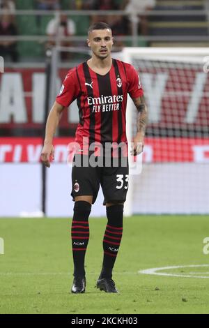 Rade Krunic dell'AC Milan guarda durante la Serie Un match tra AC Milan e Cagliari Calcio allo Stadio Giuseppe Meazza il 29 agosto 2021 a Milano. (Foto di Giuseppe Cottini/NurPhoto) Foto Stock