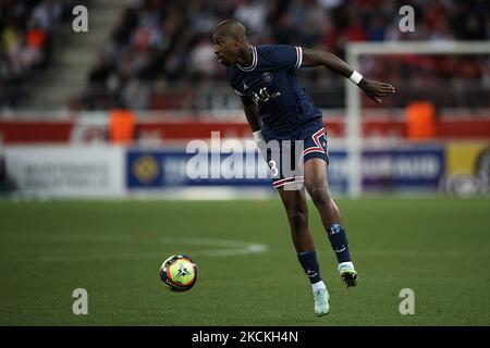 Presnel Kimpembe di PSG controlla la palla durante la partita Ligue 1 Uber mangia tra Reims e Parigi Saint Germain allo Stade Auguste Delaune il 29 agosto 2021 a Reims, Francia. (Foto di Jose Breton/Pics Action/NurPhoto) Foto Stock