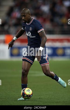 Presnel Kimpembe di PSG controlla la palla durante la partita Ligue 1 Uber mangia tra Reims e Parigi Saint Germain allo Stade Auguste Delaune il 29 agosto 2021 a Reims, Francia. (Foto di Jose Breton/Pics Action/NurPhoto) Foto Stock