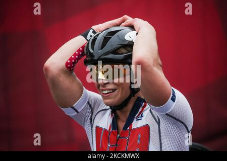 01/09/2021 Tokyo, Giappone. Oksana Masters of the United States festeggia dopo aver vinto alla gara di ciclismo su strada femminile H5 alle Paralimpiadi di Tokyo il 1 settembre 2021, al circuito internazionale di Fuji nella città della prefettura di Shizuoka di Oyama, Giappone centrale. Oksana è nata con diversi difetti di nascita indotti dalle radiazioni come conseguenza della radioattività rilasciata dall'incidente nucleare che si è verificato a Cernobyl nel nord del SSR ucraino nell'Unione Sovietica, il suo paese di nascita. (Foto di Mauro Ujetto/NurPhoto) Foto Stock