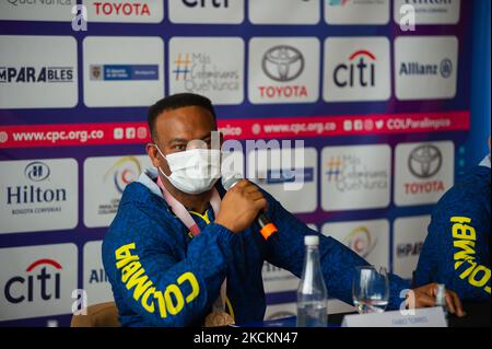 Fabio Torres, medaglia di bronzo Parapowelifting durante un evento all'Hilton Corferias Hotel dopo le Medaglie Paralimpiche Fabio Torres parapowerlifting medaglia di bronzo e Moises Fuentes 100 metri di nuoto medaglia d'argento sono arrivati in Colombia dopo la loro partecipazione ai Giochi Paralimpici di Tokyo 2020+1. A Bogotà, Colombia, il 1 settembre 2021. (Foto di Sebastian Barros/NurPhoto) Foto Stock