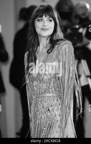 Dakota Johnson partecipa al red carpet del film "The Lost Daughter" durante il 78th° Festival Internazionale del Cinema di Venezia, il 03 settembre 2021 a Venezia. (Foto di Matteo Chinellato/NurPhoto) Foto Stock