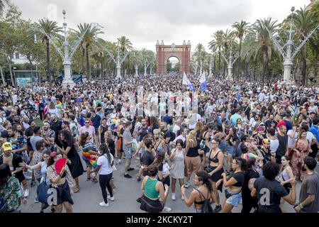 La comunità LGTBI celebra la giornata di Pride BCN 2021 a Barcellona, dopo essere stata rinviata a causa della pandemia di Coronavirus / Covid-19, a Barcellona, in Spagna, il 5 settembre 2021. (Foto di Albert Llop/NurPhoto) Foto Stock