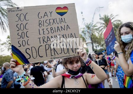 La comunità LGTBI celebra la giornata di Pride BCN 2021 a Barcellona, dopo essere stata rinviata a causa della pandemia di Coronavirus / Covid-19, a Barcellona, in Spagna, il 5 settembre 2021. (Foto di Albert Llop/NurPhoto) Foto Stock