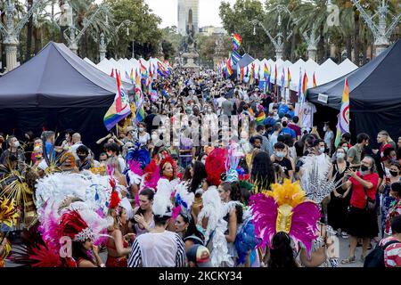 La comunità LGTBI celebra la giornata di Pride BCN 2021 a Barcellona, dopo essere stata rinviata a causa della pandemia di Coronavirus / Covid-19, a Barcellona, in Spagna, il 5 settembre 2021. (Foto di Albert Llop/NurPhoto) Foto Stock