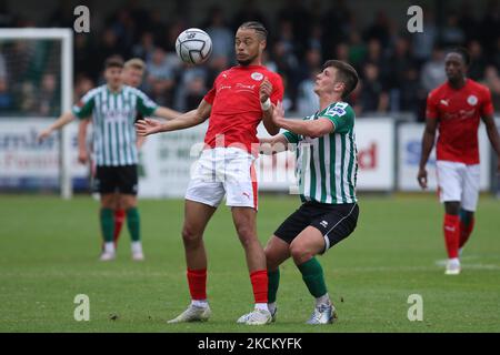 Tre Mitford di Brackley Town e Corey McKeown di Blyth Spartans in azione durante la Vanarama National League North Match tra Blyth Spartans AFC e Brackley Town a Croft Park, Blyth sabato 4th settembre 2021. (Foto di will Matthews/MI News/NurPhoto) Foto Stock