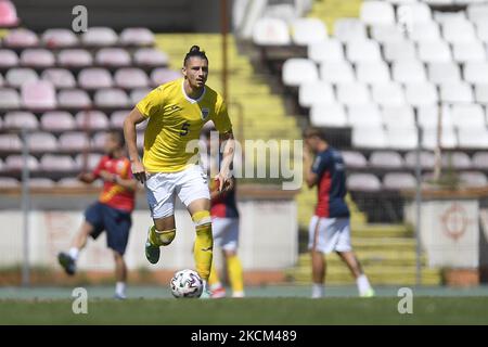 Radu Dragusin durante il test match tra Romania U21 e FC Buzau, giocato a Bucarest, Romania, sabato 04 settembre 2021. (Foto di Alex Nicodim/NurPhoto) Foto Stock