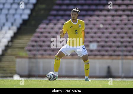 Radu Dragusin durante il test match tra Romania U21 e FC Buzau, giocato a Bucarest, Romania, sabato 04 settembre 2021. (Foto di Alex Nicodim/NurPhoto) Foto Stock