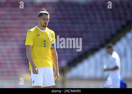 Radu Dragusin durante il test match tra Romania U21 e FC Buzau, giocato a Bucarest, Romania, sabato 04 settembre 2021. (Foto di Alex Nicodim/NurPhoto) Foto Stock