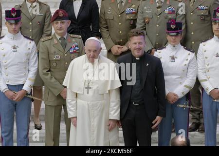 Papa Francesco guarda ai partecipanti durante la sua udienza generale settimanale nella sala Paolo VI, in Vaticano, mercoledì 8 settembre 2021. (Foto di massimo Valicchia/NurPhoto) Foto Stock