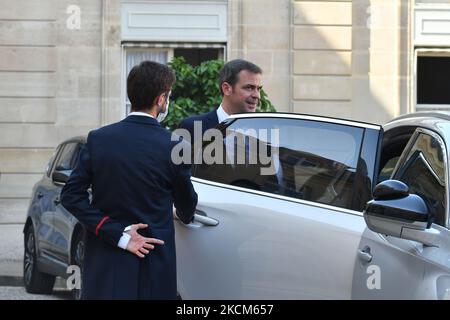 Il Ministro della Sanità francese Olivier Veran lascia il palazzo presidenziale dell'Elysee dopo il Consiglio dei Ministri - 8 settembre 2021, Parigi (Foto di Daniel Pier/NurPhoto) Foto Stock