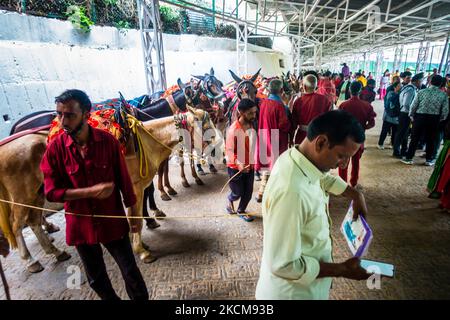 5th 2022 luglio Katra, Jammu e Kashmir, India. Ponies e Palki Porter servizio a Shri Mata Vaishno Devi , un pellegrinaggio indù. Foto Stock