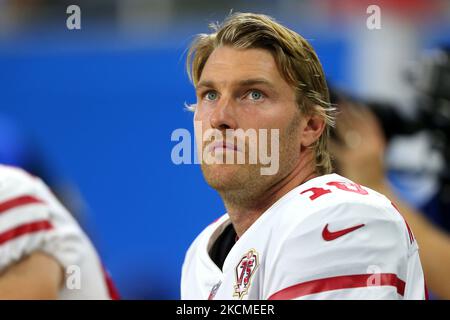 Il cacciatore di San Francisco 49ers Mitch Wishnowsky (18) sta sedurendo la seconda metà di una partita di football NFL contro i Detroit Lions a Detroit, Michigan USA, domenica 12 settembre 2021. (Foto di Jorge Lemus/NurPhoto) Foto Stock