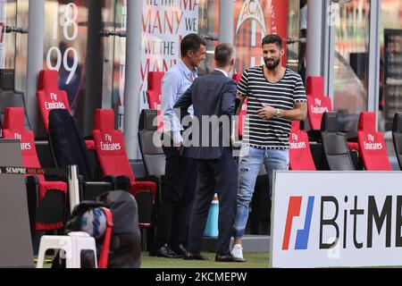 Olivier Giroud di AC Milan e Paolo Maldini Direttore Area tecnica di AC Milan durante la Serie A 2021/22 Football Match tra AC Milan e SS Lazio allo Stadio Giuseppe Meazza di Milano il 12 settembre 2021 (Foto di Fabrizio Carabelli/LiveMedia/NurPhoto) Foto Stock