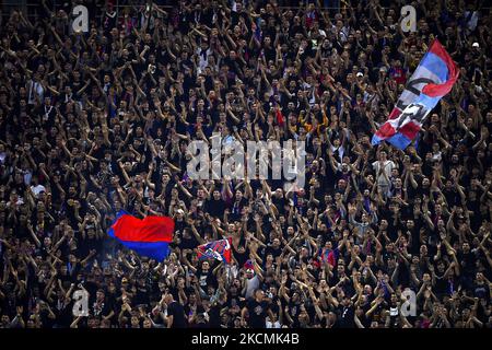 FCSB tifosi in azione durante la partita Romania Liga 1 tra FCSB e Dinamo Bucarest, disputata sull'Arena Nationala, a Bucarest, domenica 12 settembre 2021. (Foto di Alex Nicodim/NurPhoto) Foto Stock