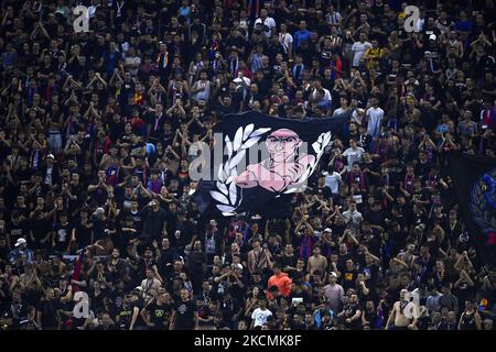 FCSB tifosi in azione durante la partita Romania Liga 1 tra FCSB e Dinamo Bucarest, disputata sull'Arena Nationala, a Bucarest, domenica 12 settembre 2021. (Foto di Alex Nicodim/NurPhoto) Foto Stock