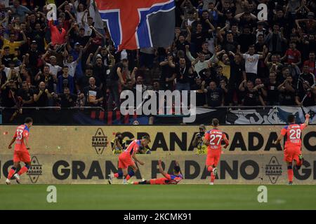 Valentin Gheorghe segna e festeggia in azione durante la partita Romania Liga 1 tra FCSB e Dinamo Bucarest, disputata domenica 12 settembre 2021 sull'Arena Nationala, a Bucarest. (Foto di Alex Nicodim/NurPhoto) Foto Stock