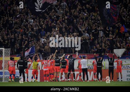 FCSB tifosi in azione durante la partita Romania Liga 1 tra FCSB e Dinamo Bucarest, disputata sull'Arena Nationala, a Bucarest, domenica 12 settembre 2021. (Foto di Alex Nicodim/NurPhoto) Foto Stock