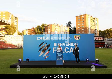 Presentazione ufficiale di Radamel Falcao come nuovo giocatore di Rayo Vallecano all'Estadio de Vallecas di Madrid, Spagna. (Foto di DAX Images/NurPhoto) Foto Stock