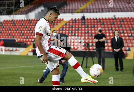 Presentazione ufficiale di Radamel Falcao come nuovo giocatore di Rayo Vallecano all'Estadio de Vallecas di Madrid, Spagna. (Foto di DAX Images/NurPhoto) Foto Stock