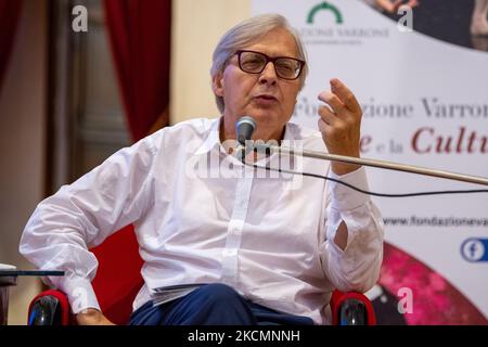 Vittorio Sgarbi a Rieti visita la mostra carro erertum per una conferenza lectio magistralis, approfondimenti e parole di sostegno alla città da parte dell'onorevole deputato, a Rieti, il 16 settembre 2021 (Foto di Riccardo Fabi/NurPhoto) Foto Stock