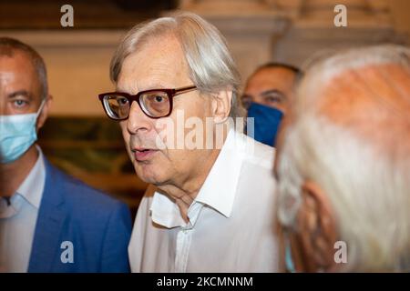 Vittorio Sgarbi a Rieti visita la mostra carro erertum per una conferenza lectio magistralis, approfondimenti e parole di sostegno alla città da parte dell'onorevole deputato, a Rieti, il 16 settembre 2021 (Foto di Riccardo Fabi/NurPhoto) Foto Stock