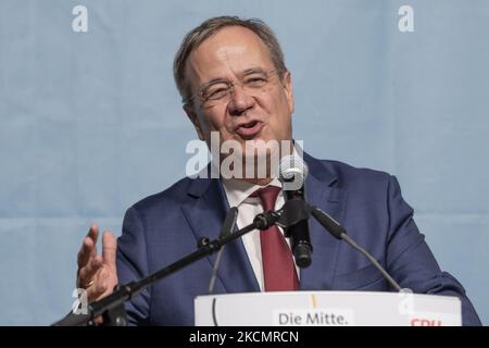 Armin Laschet, candidata CDU per il Cancelliere e Ministro Presidente della Renania settentrionale-Vestfalia, interviene durante la campagna CDU per le elezioni parlamentari nella birreria all'aperto dello Stadtpalais il 16 settembre 2021 a celle, in Germania. (Foto di Peter Niedung/NurPhoto) Foto Stock