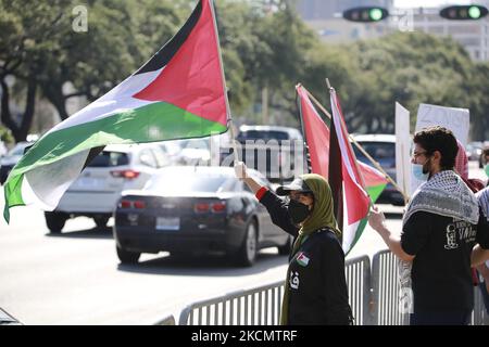 I manifestanti si sono riuniti sabato 18th settembre 2021 in una delle intersezioni più frequentate di Houston, Westheimer e Post Oak nella zona Galleria. (Foto di Reginald Mathalone/NurPhoto) Foto Stock