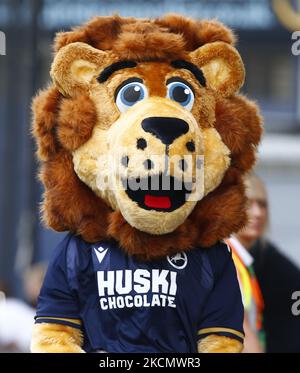Zampa Mascot di Millwalldurante lo Sky Bet Championship tra Millwall e Coventry City al Den Stadium, Londra il 18th agosto 2021 (Photo by Action Foto Sport/NurPhoto) Foto Stock