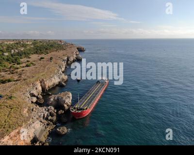 La nave da carico vera su era in piedi al costo di mare nero roccia del villaggio di Kamen brqag, Bulgaria circa 450 km 260 miglia a nord est della capitale Sofia Lunedi 2021 settembre. Non ci sono persone ferite segnalate a bordo. (Foto di Petar Petrov/Impact Press Group/NurPhoto) Foto Stock