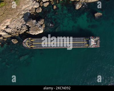 La nave da carico vera su era in piedi al costo di mare nero roccia del villaggio di Kamen brqag, Bulgaria circa 450 km 260 miglia a nord est della capitale Sofia Lunedi 2021 settembre. Non ci sono persone ferite segnalate a bordo. (Foto di Petar Petrov/Impact Press Group/NurPhoto) Foto Stock