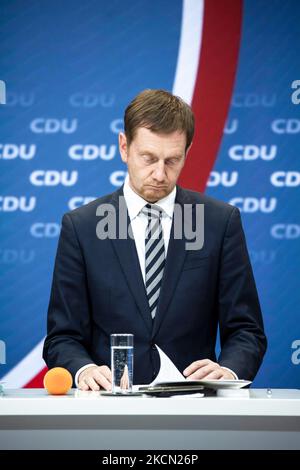 Il Premier di Stato della Sassonia Michael Kretschmer viene raffigurato durante una conferenza stampa a seguito di un incontro di leadership del partito presso la sede centrale della CDU a Berlino, in Germania, il 20 settembre 2021. (Foto di Emmanuele Contini/NurPhoto) Foto Stock