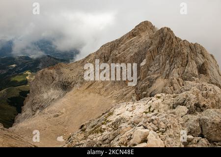 Vista sul ghiacciaio di Calderone nel Parco Nazionale del Gran Sasso d'Italia il 20 settembre 2021. Il ghiacciaio più meridionale d'Europa sta lentamente scomparendo a causa del riscaldamento globale. (Foto di Lorenzo di Cola/NurPhoto) Foto Stock