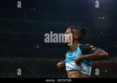 Tyronne Ebuehi (Venezia FC) lascia il campo durante la partita di calcio italiana Serie A AC Milan vs Venezia FC il 22 settembre 2021 allo stadio San Siro di Milano (Photo by Francesco Scaccianoce/LiveMedia/NurPhoto) Foto Stock