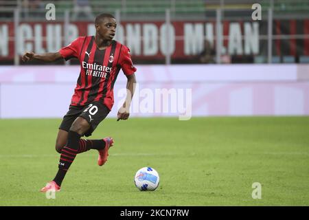 Pierre Kalulu di AC Milan in azione durante la Serie A match tra AC Milan e Venezia FC allo Stadio Giuseppe Meazza il 22 settembre 2021 a Milano. (Foto di Giuseppe Cottini/NurPhoto) Foto Stock